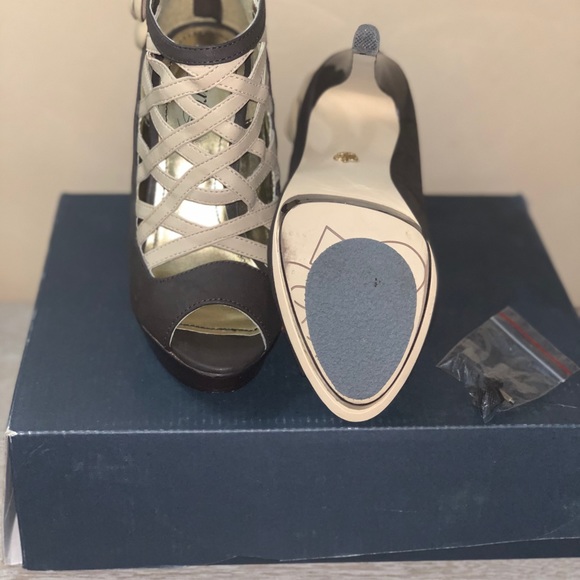 Heels - Picture 2 of 4